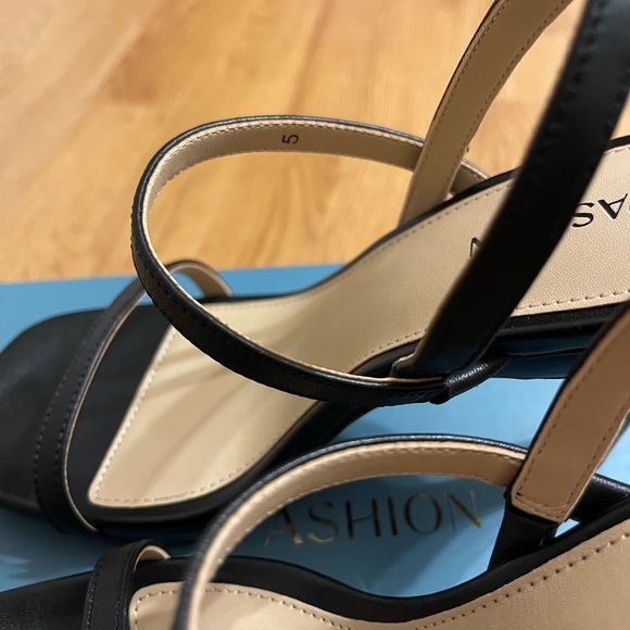 NEW Black CONVERTIBLE High Heel Shoes - Picture 3 of 4